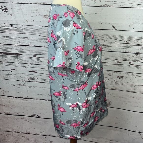 Zoe + Chloe Gray Flamingo Scrub Top - Picture 4 of 7